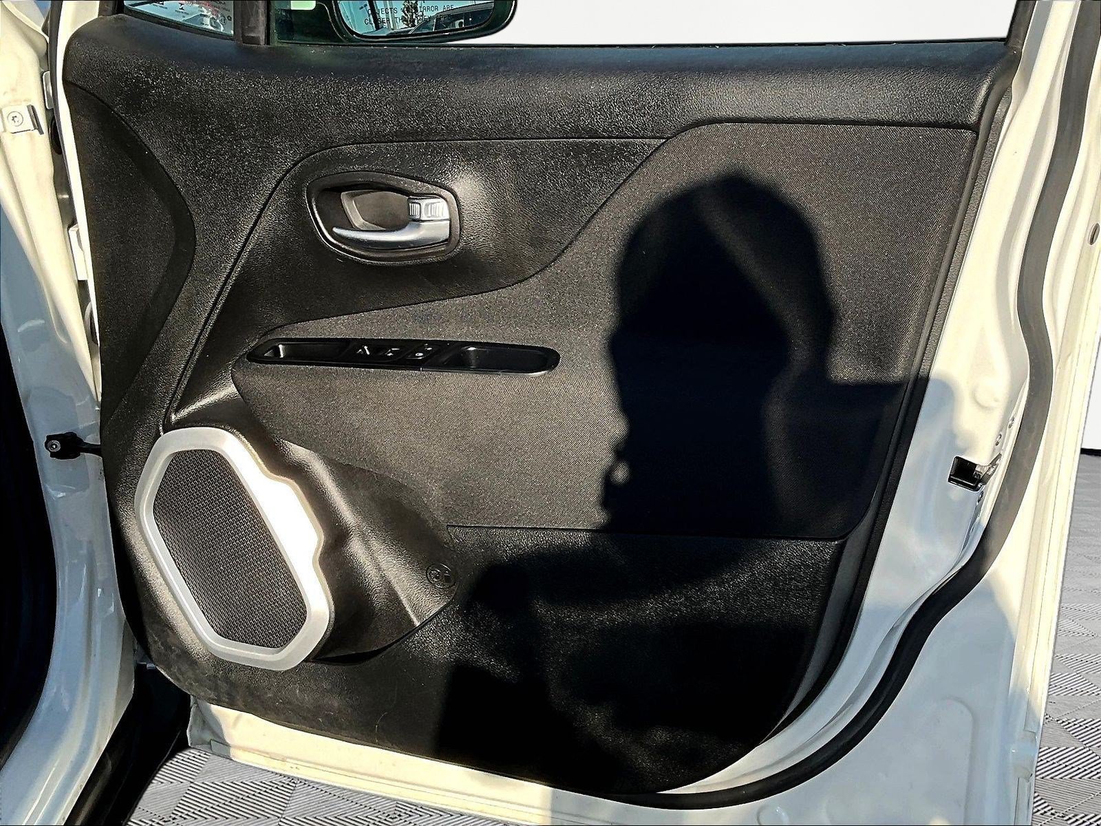 Used 2020 Jeep Renegade Latitude w/ Cold Weather Group AWD/4WD image 28