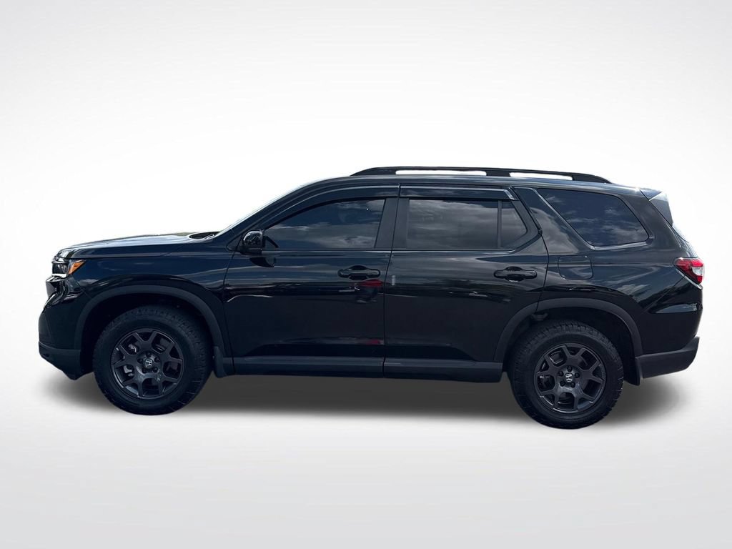 Used 2024 Honda Pilot TrailSport image 2