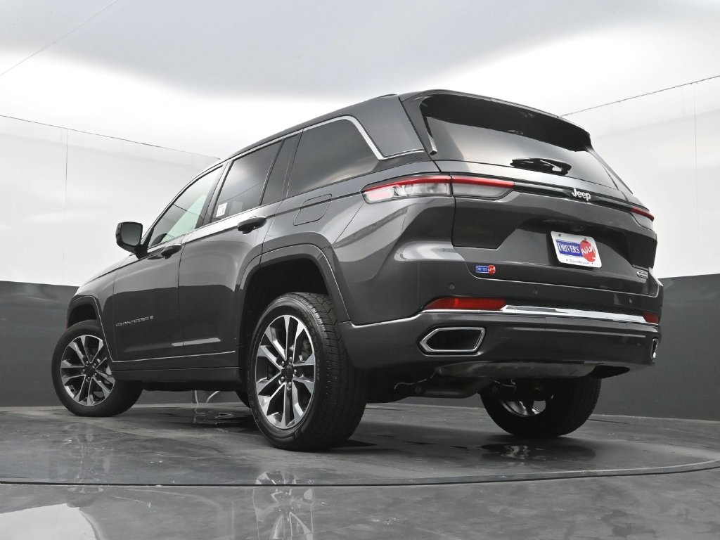 Used 2022 Jeep Grand Cherokee Overland w/ Luxury Tech Group IV RWD image 35