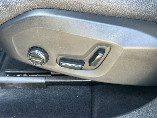 Used 2023 Volvo XC60 B5 Plus image 34