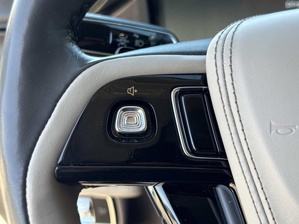 Used 2023 Lincoln Aviator Reserve w/ Equipment Group 201A RWD image 8