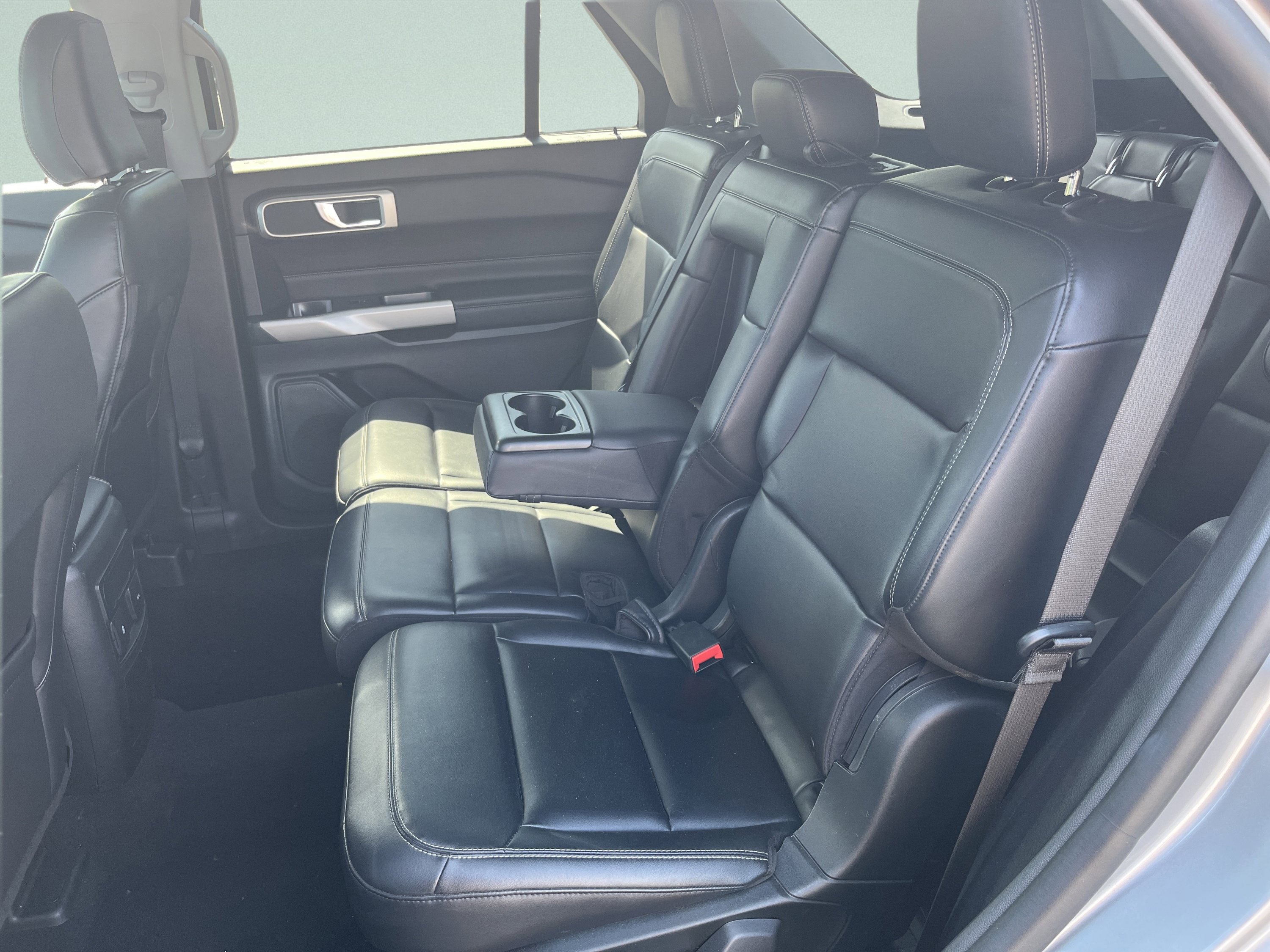 Used 2023 Ford Explorer XLT AWD/4WD image 27