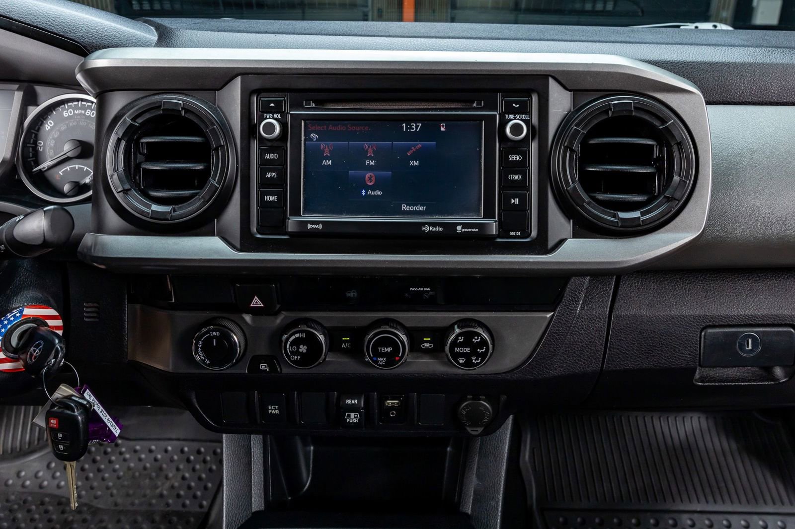 Used 2018 Toyota Tacoma SR5 AWD/4WD image 21