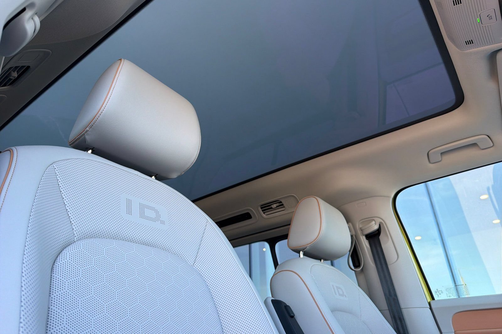 New 2025 Volkswagen ID. Buzz 1st Edition AWD/4WD image 17