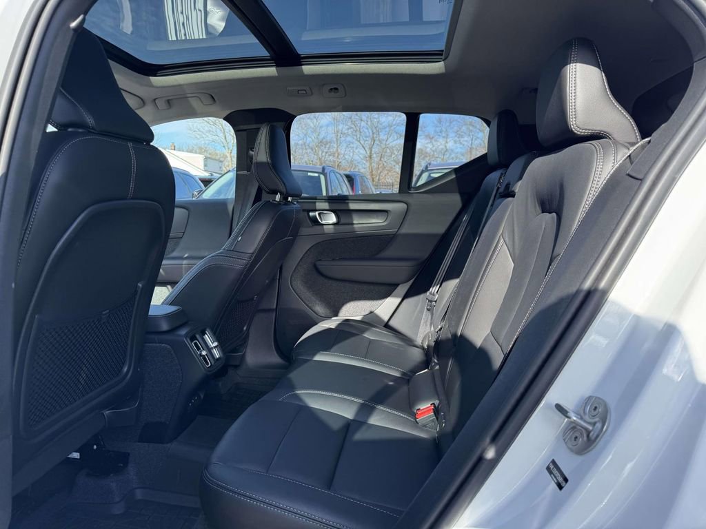 Certified 2026 Volvo XC40 B5 Plus w/ Protection Package Premier image 9