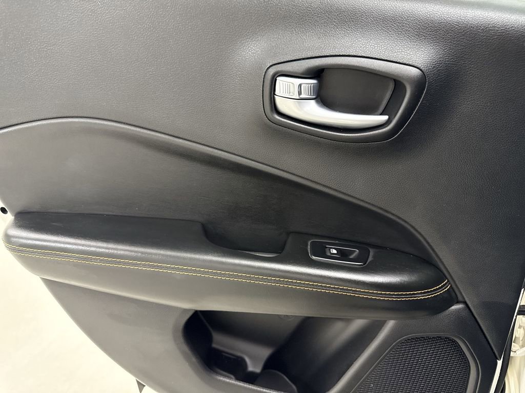 Used 2017 Jeep Compass Limited w/ Navigation Group AWD/4WD image 26