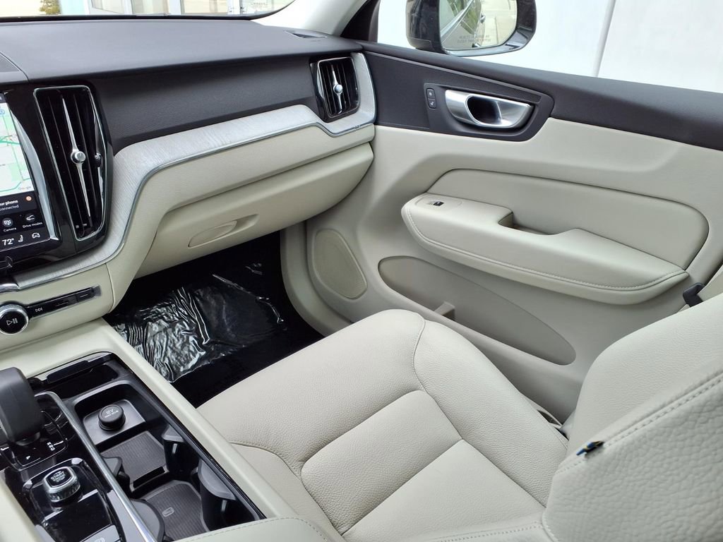 Certified 2024 Volvo XC60 B5 Plus AWD/4WD image 20