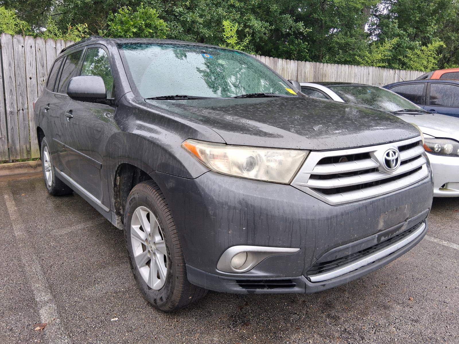 Used 2011 Toyota Highlander SE w/ Tow Pkg