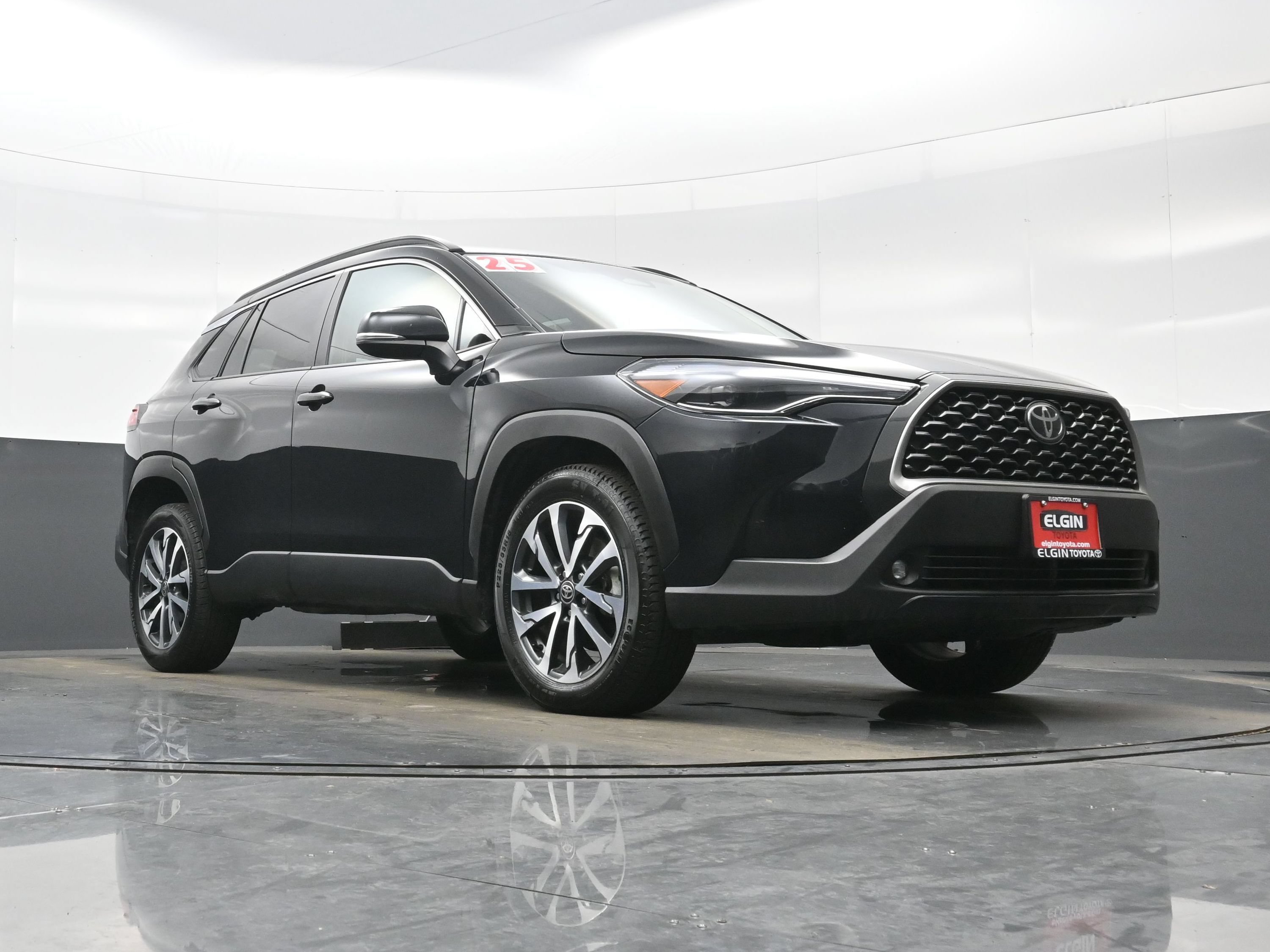 Used 2025 Toyota Corolla Cross XLE AWD/4WD image 27