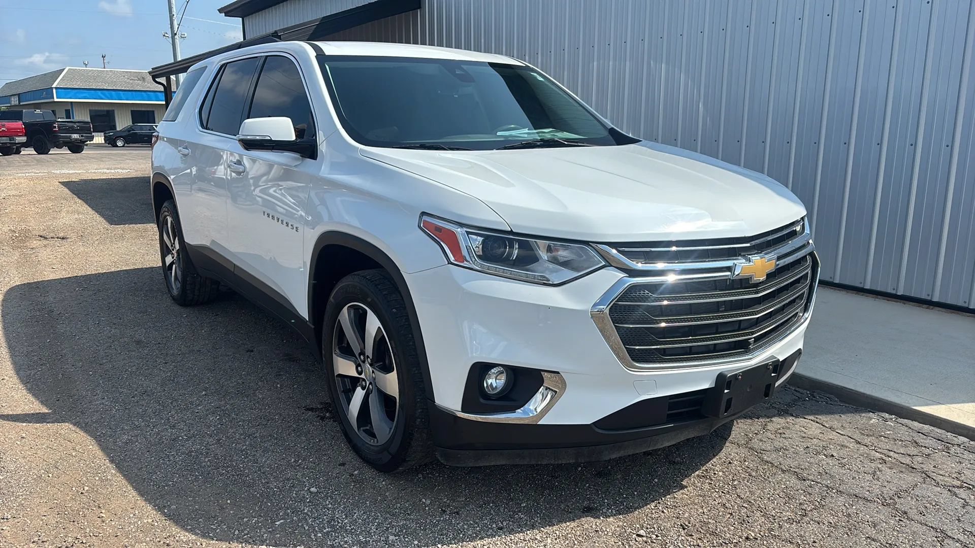 Used 2020 Chevrolet Traverse LT w/ LT Premium Package AWD/4WD image 3