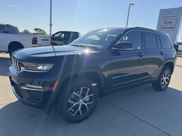 New 2025 Jeep Grand Cherokee Limited image 3