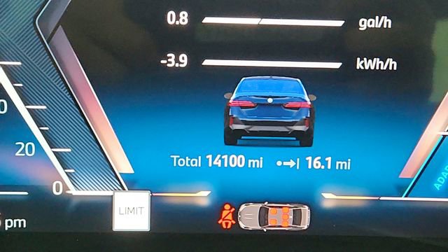 Used 2026 BMW 550e xDrive image 41