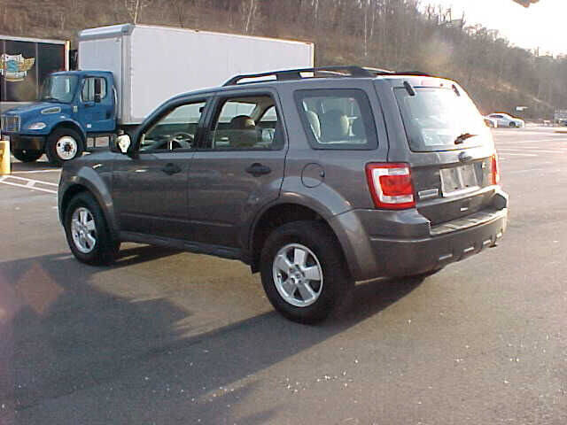 Used 2011 Ford Escape XLS w/ 102A Rapid Spec Order Code image 22