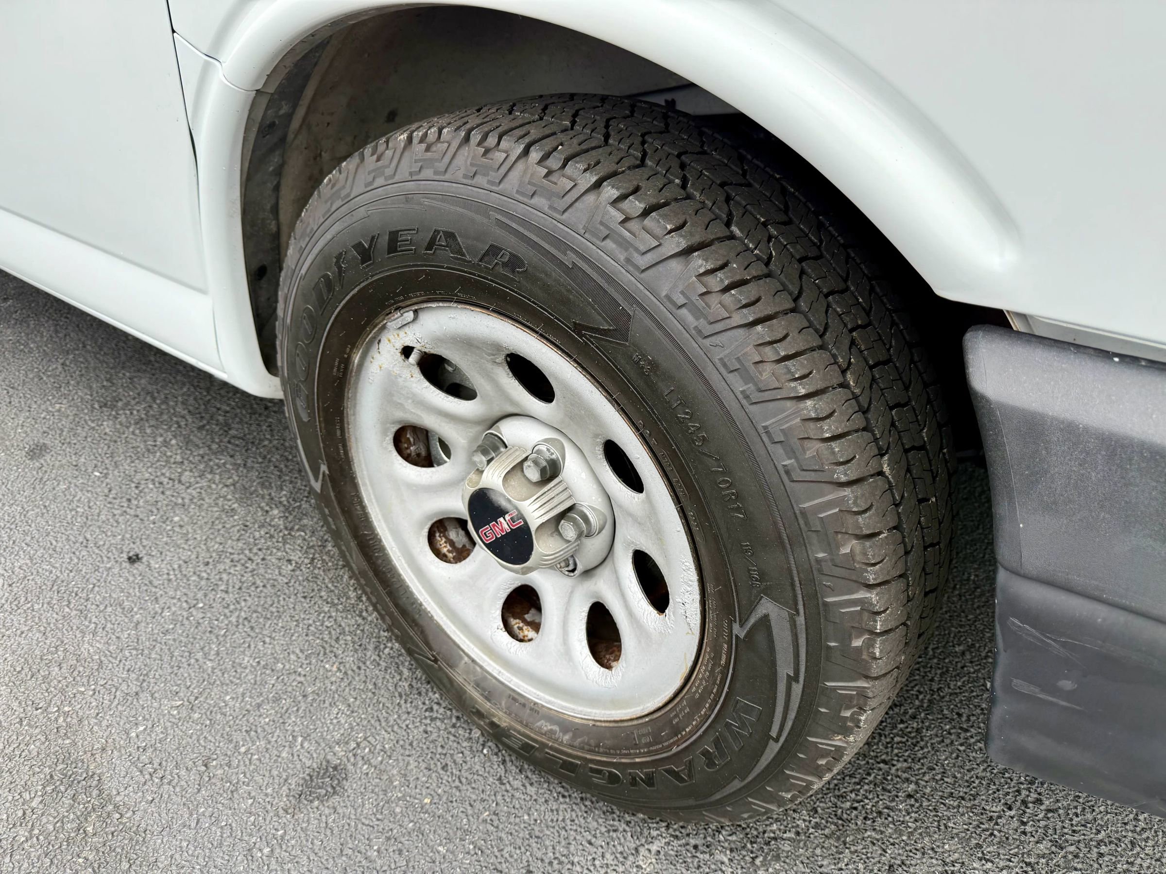 Used 2013 GMC Savana 1500 AWD image 13