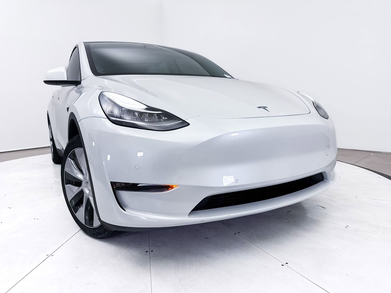 Used 2022 Tesla Model Y Long Range image 18