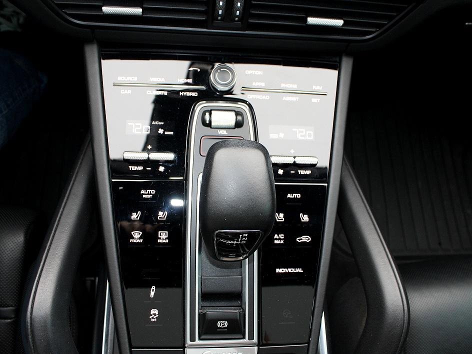 Used 2020 Porsche Cayenne Turbo S image 12