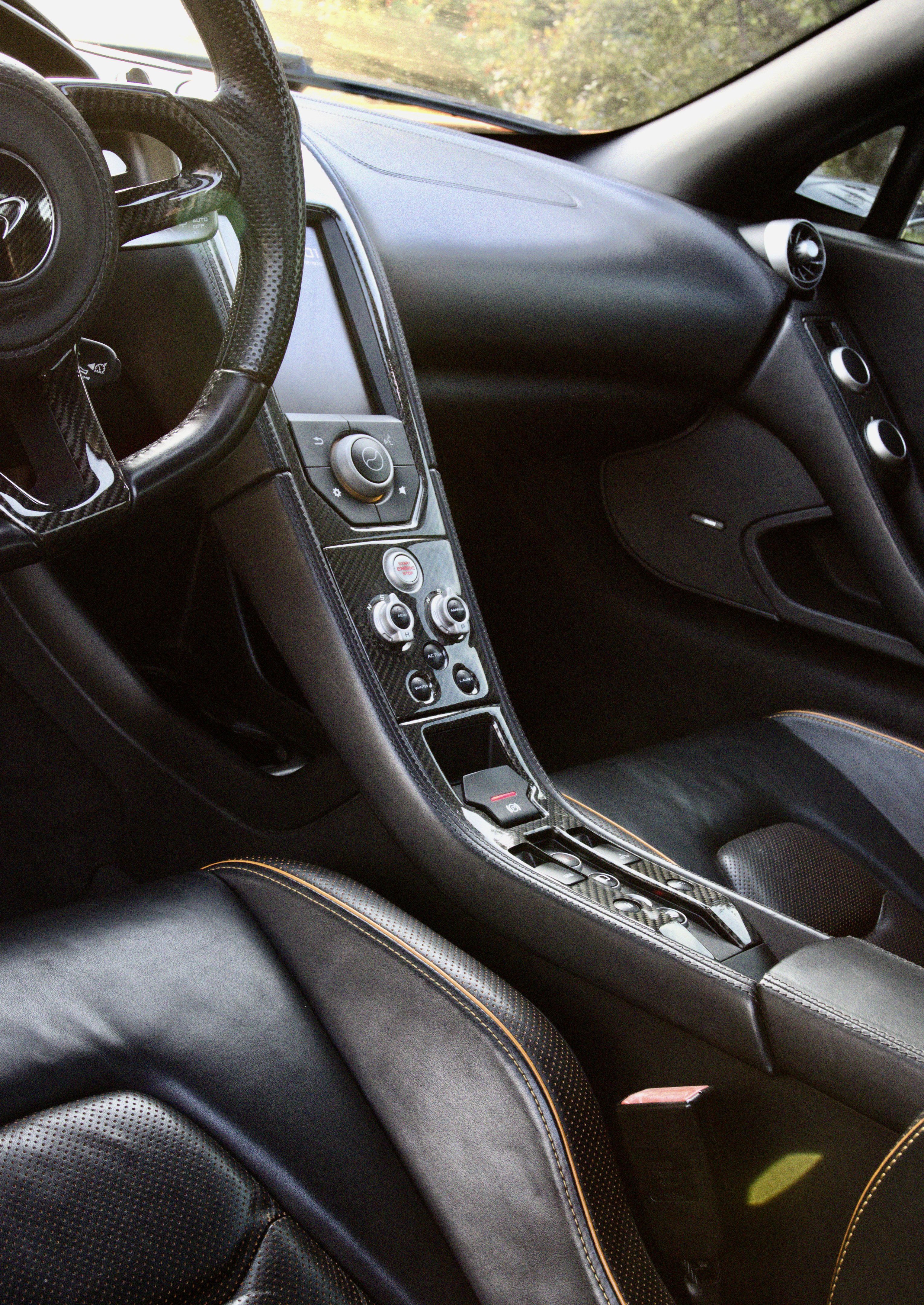 Used 2015 McLaren 650S Spider RWD image 17