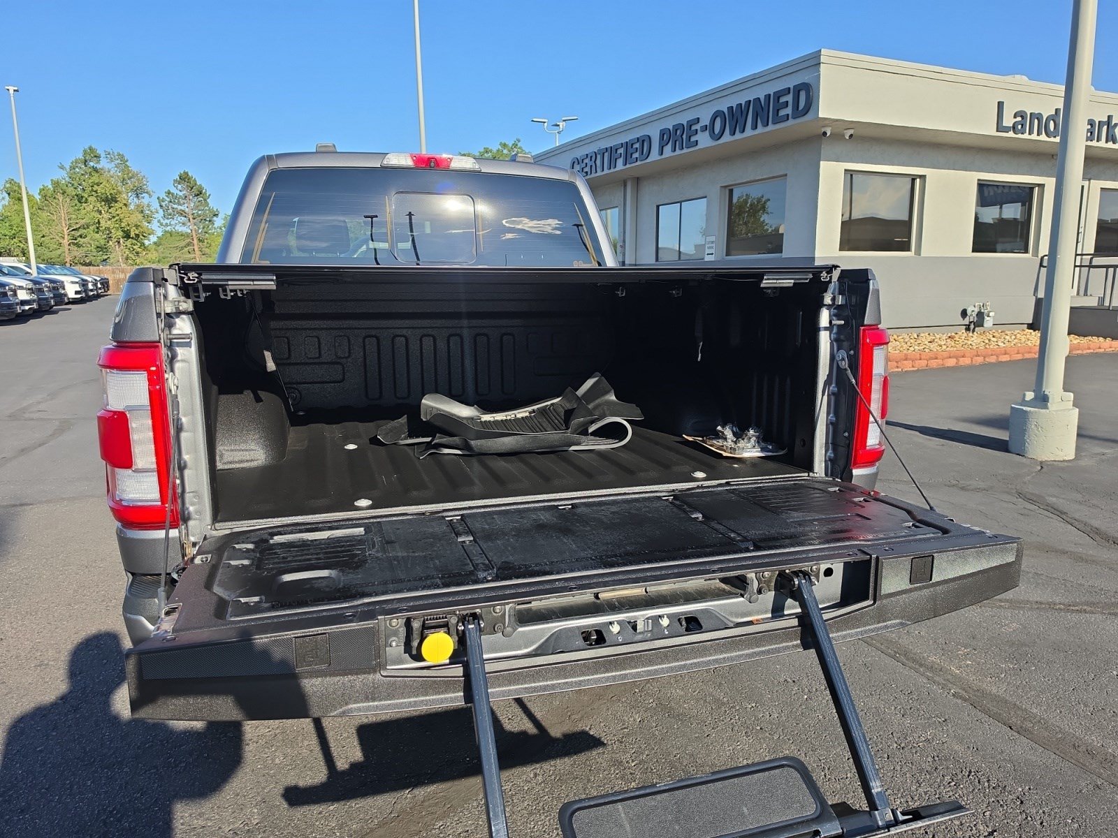 Used 2022 Ford F150 Lariat w/ Max Trailer Tow Package AWD/4WD image 16