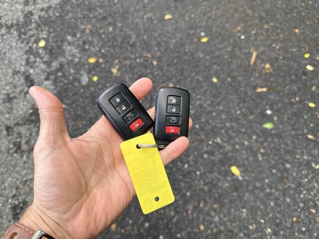 Used 2016 Toyota RAV4 Limited image 5