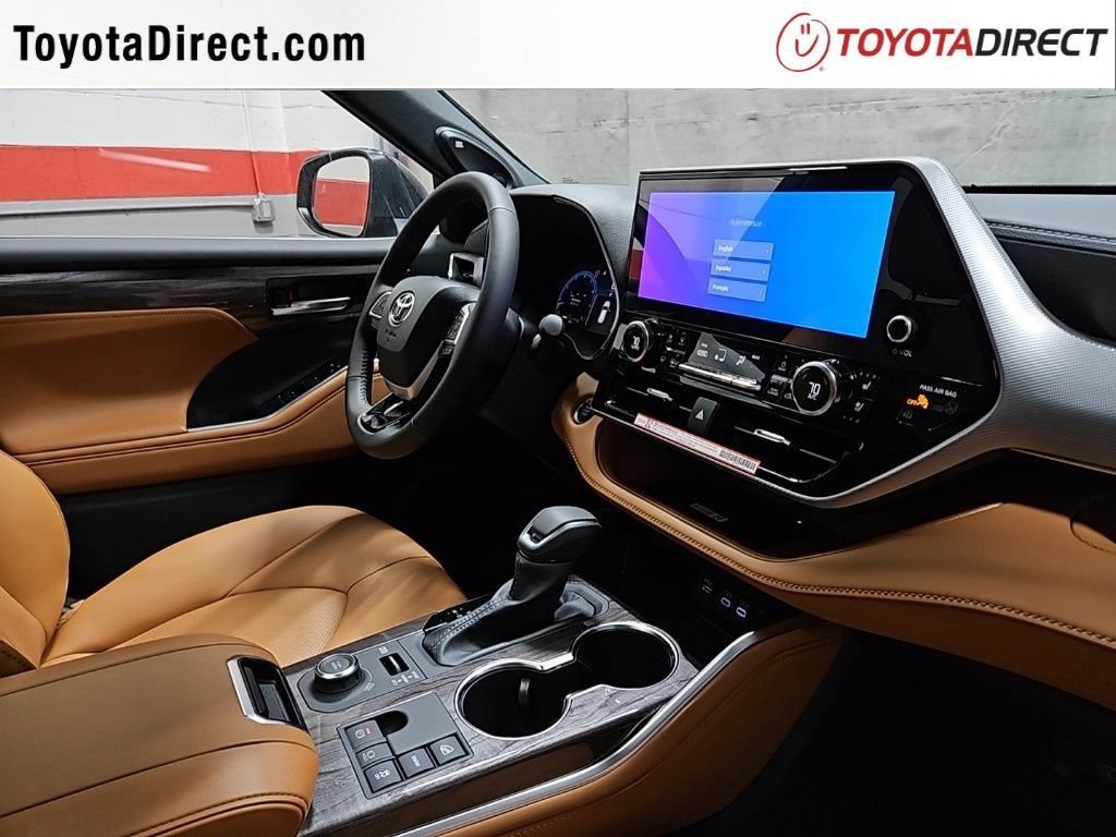 New 2026 Toyota Highlander Platinum AWD/4WD image 25