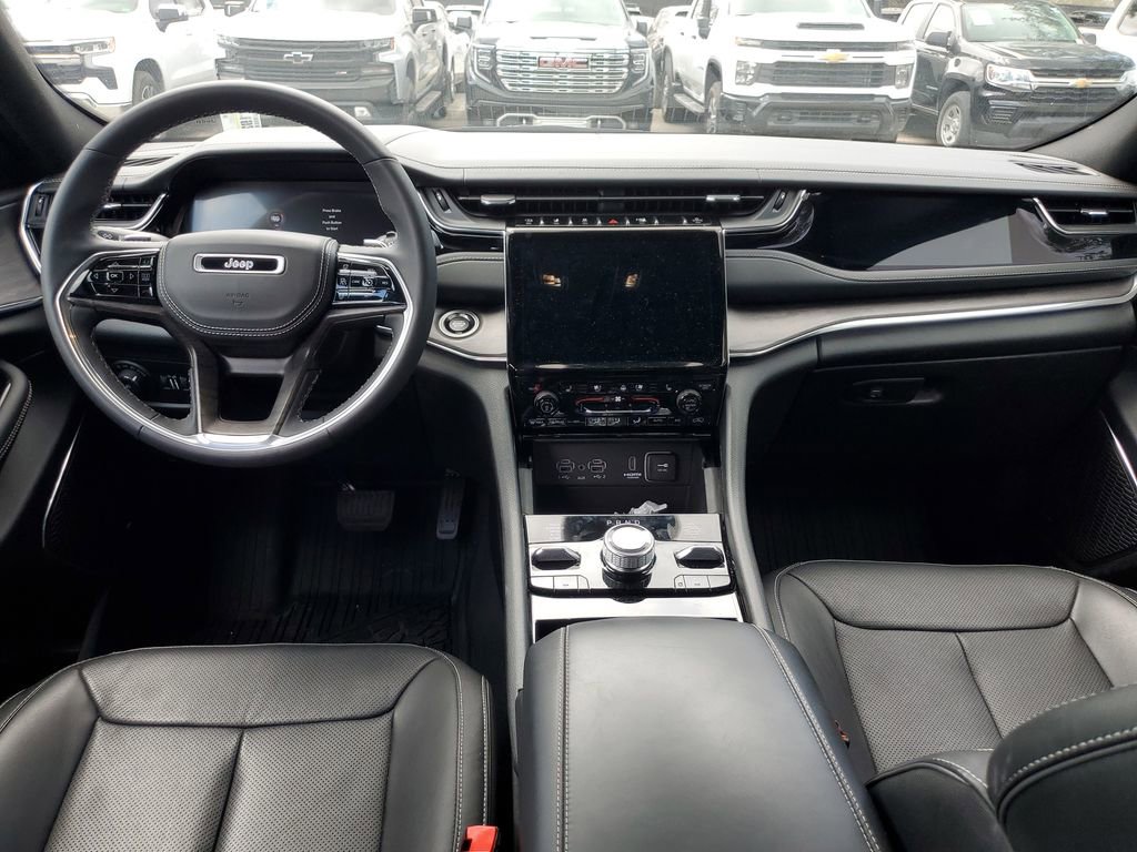 Used 2023 Jeep Grand Cherokee Overland AWD/4WD image 10