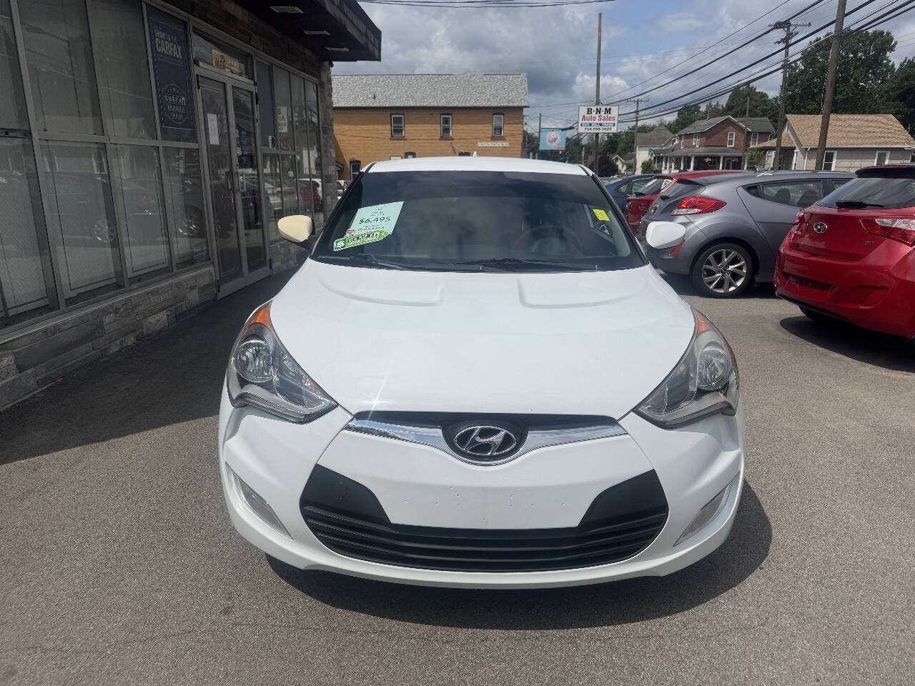 Used 2017 Hyundai Veloster FWD image 2
