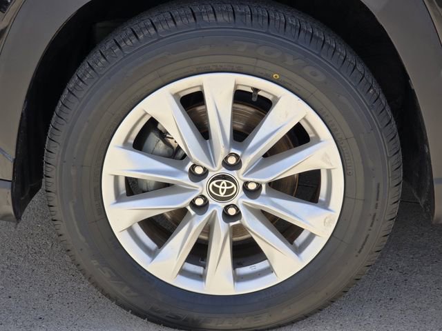 Used 2023 Toyota Corolla Cross LE image 8