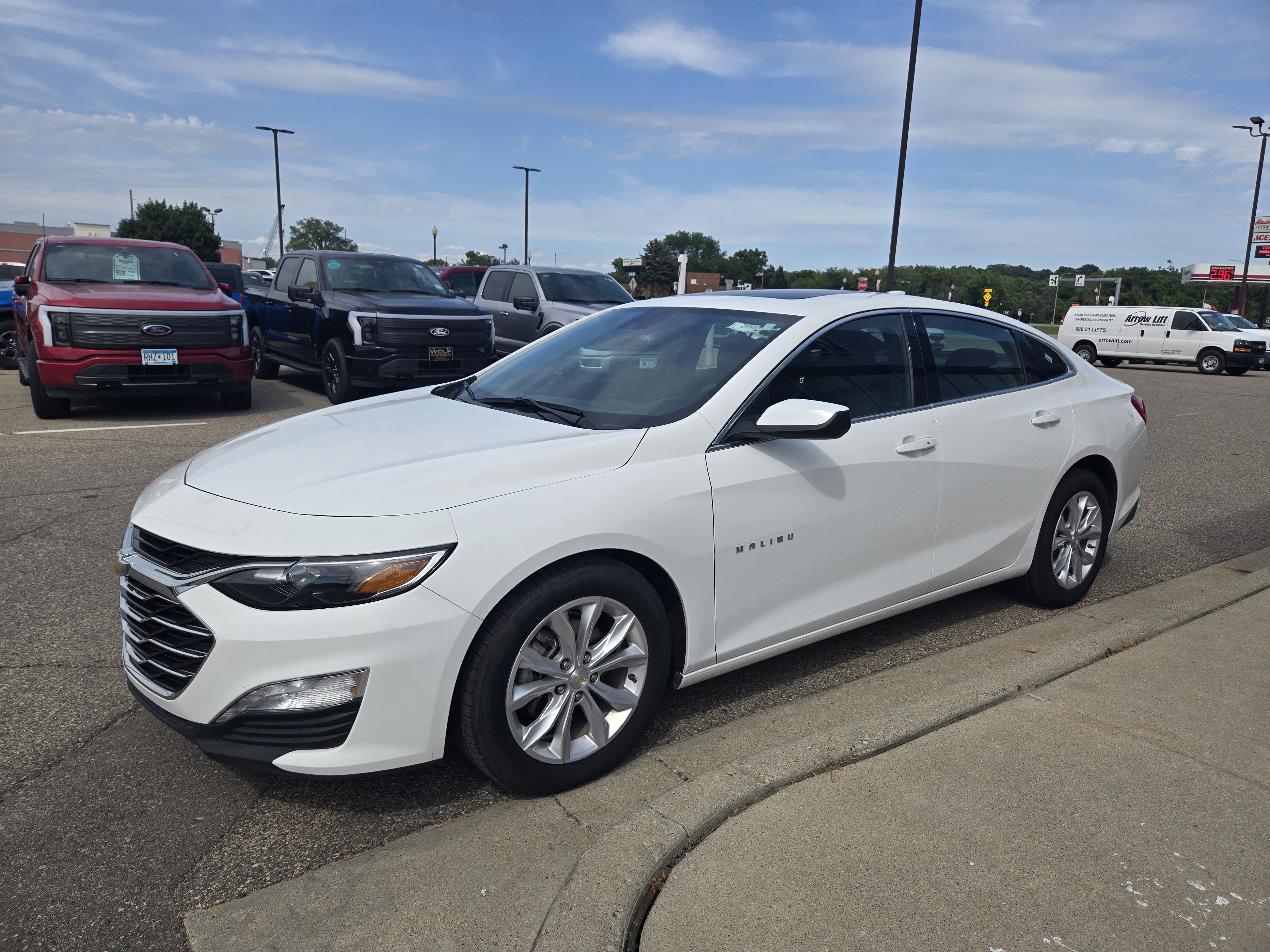 Used 2024 Chevrolet Malibu LT image 3
