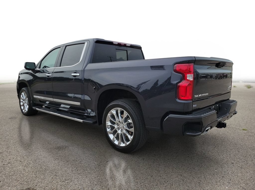 Used 2024 Chevrolet Silverado 1500 High Country w/ High Country Premium Package AWD/4WD image 3