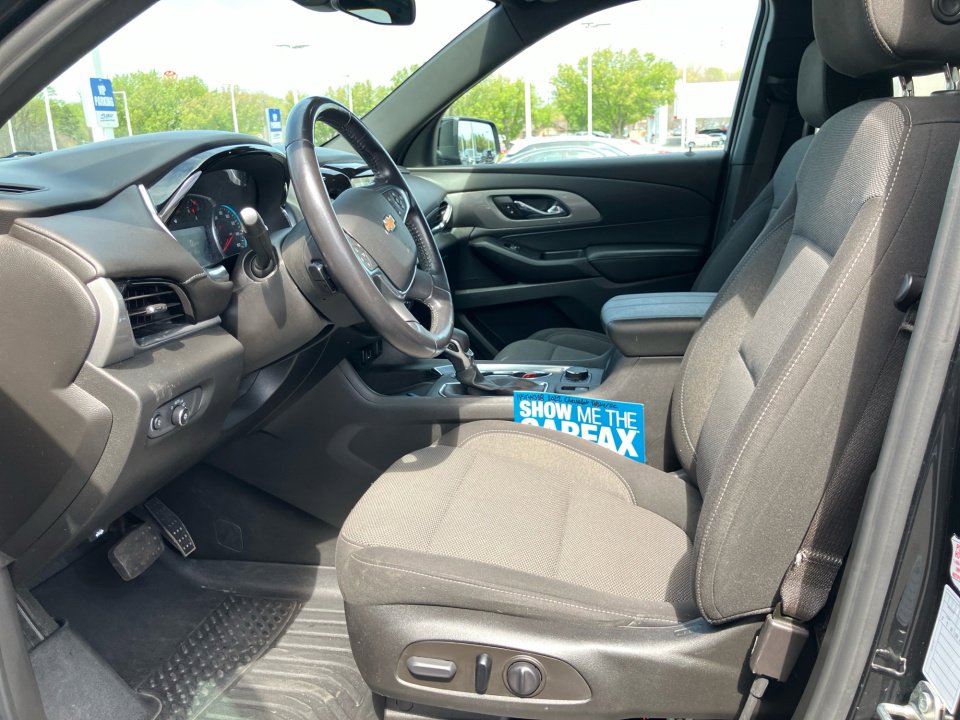 Used 2022 Chevrolet Traverse LT image 34