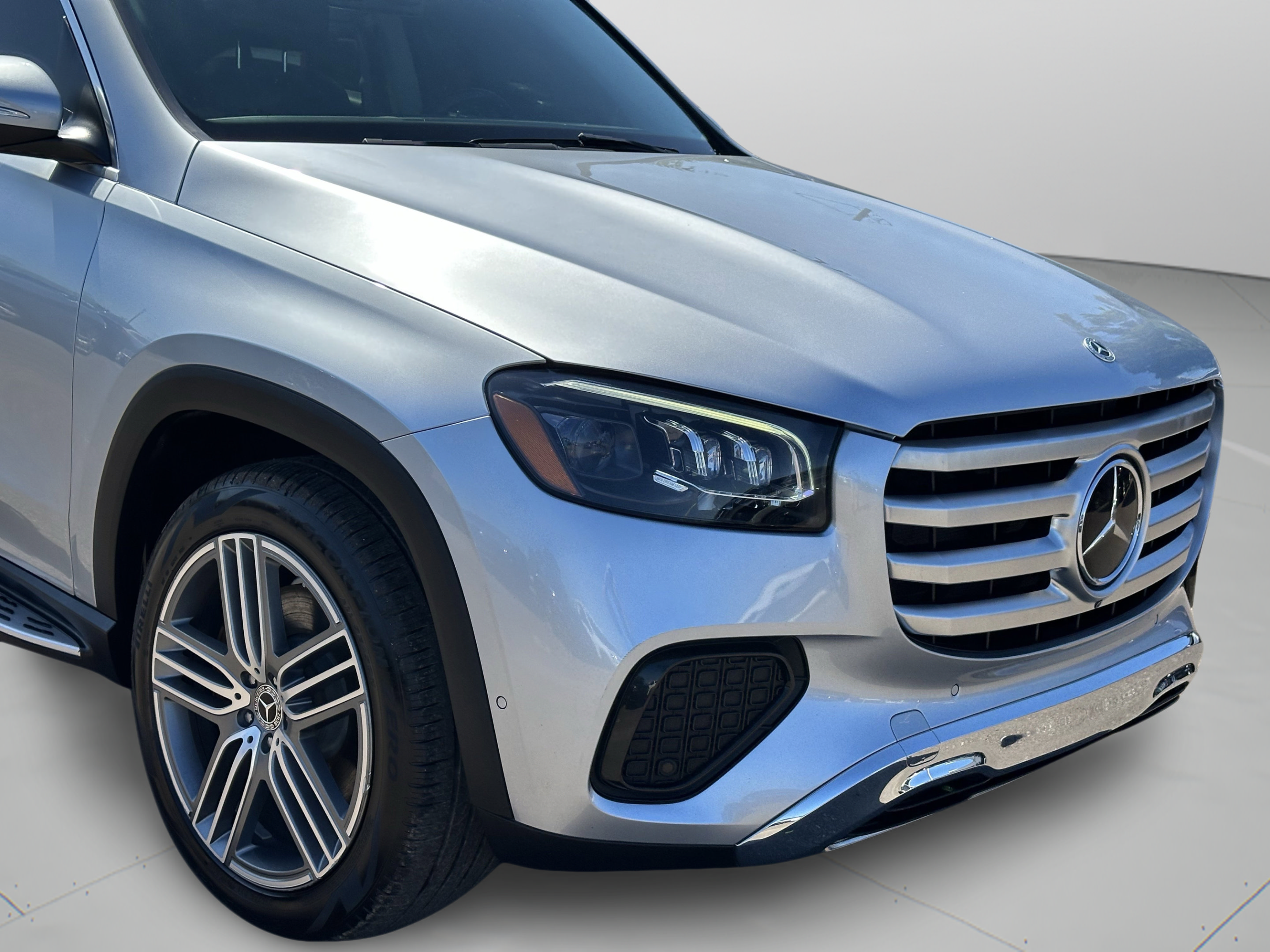 Used 2024 Mercedes-Benz GLS 450 4MATIC image 40