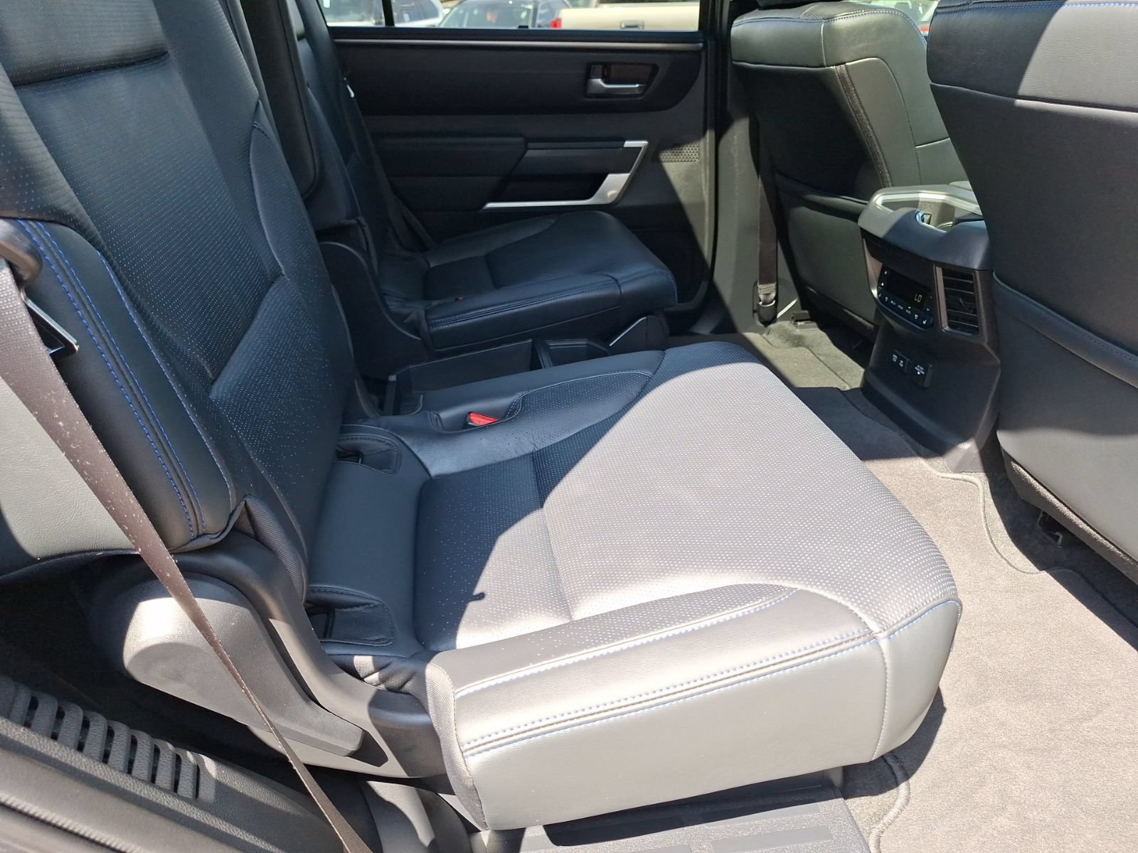 Used 2025 Toyota Sequoia Platinum AWD/4WD image 31