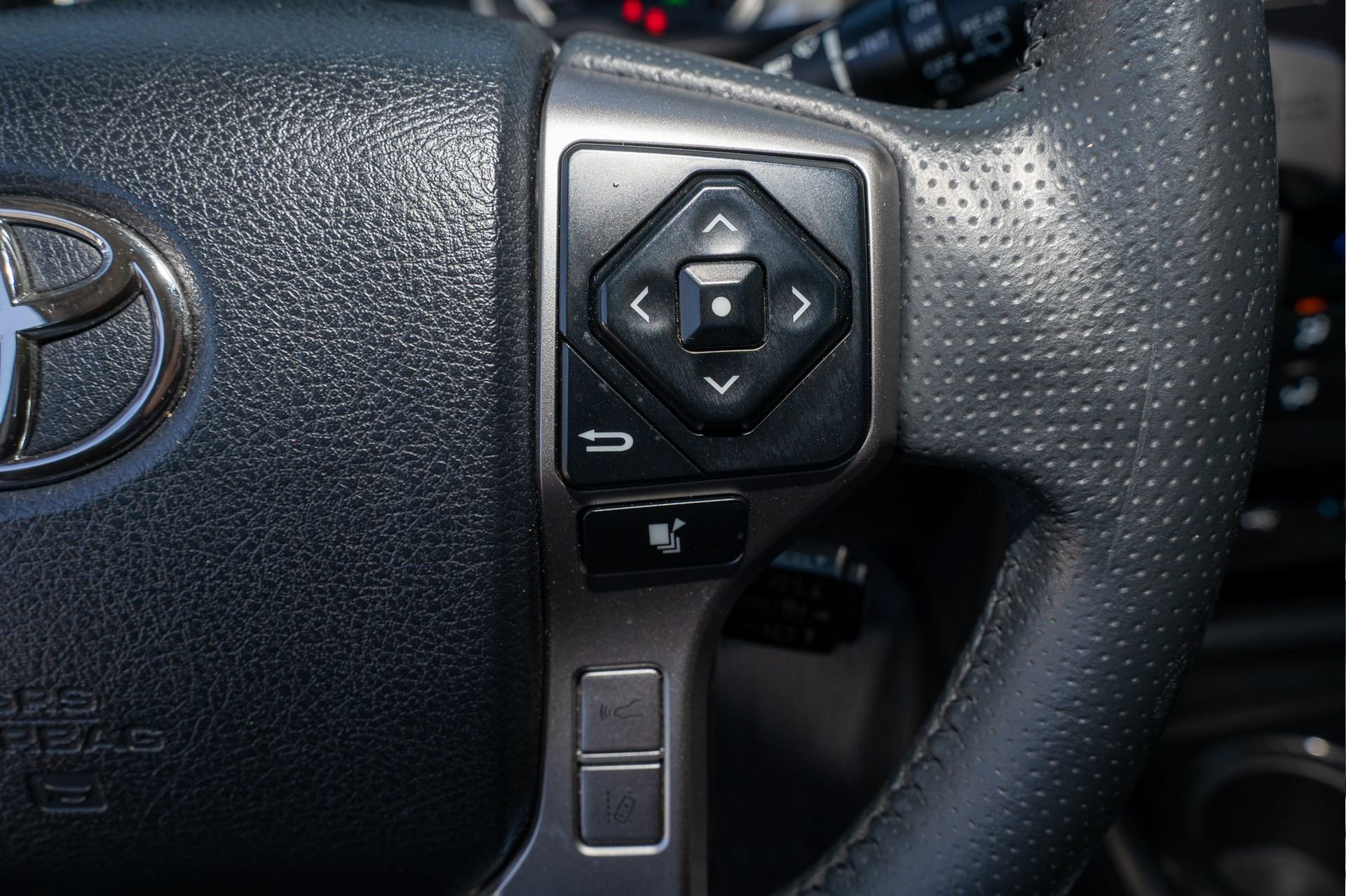 Used 2022 Toyota 4Runner Limited image 31