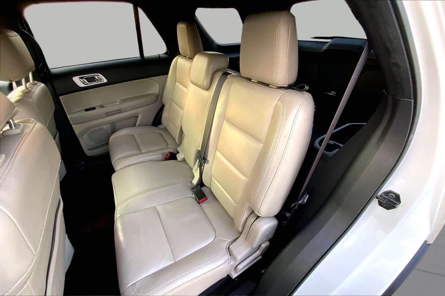 Used 2015 Ford Explorer XLT w/ Equipment Group 202B FWD image 19