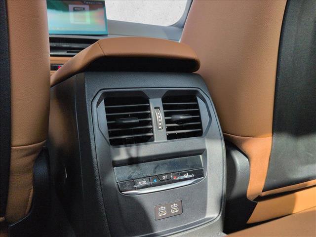 Used 2025 BMW 330i xDrive Sedan w/ Convenience Package image 18