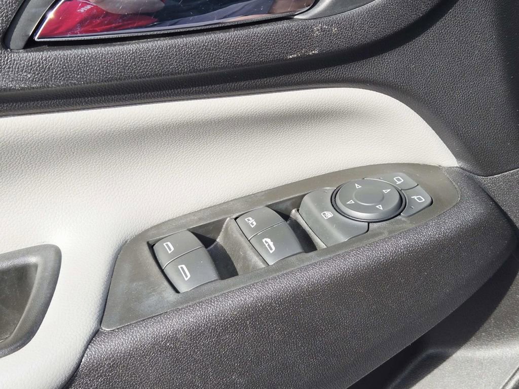 Used 2020 Chevrolet Equinox LS image 34