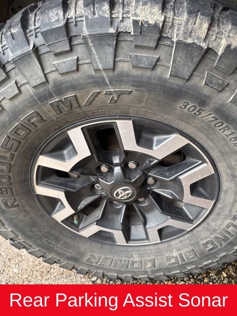 Used 2017 Toyota Tacoma TRD Off-Road image 24