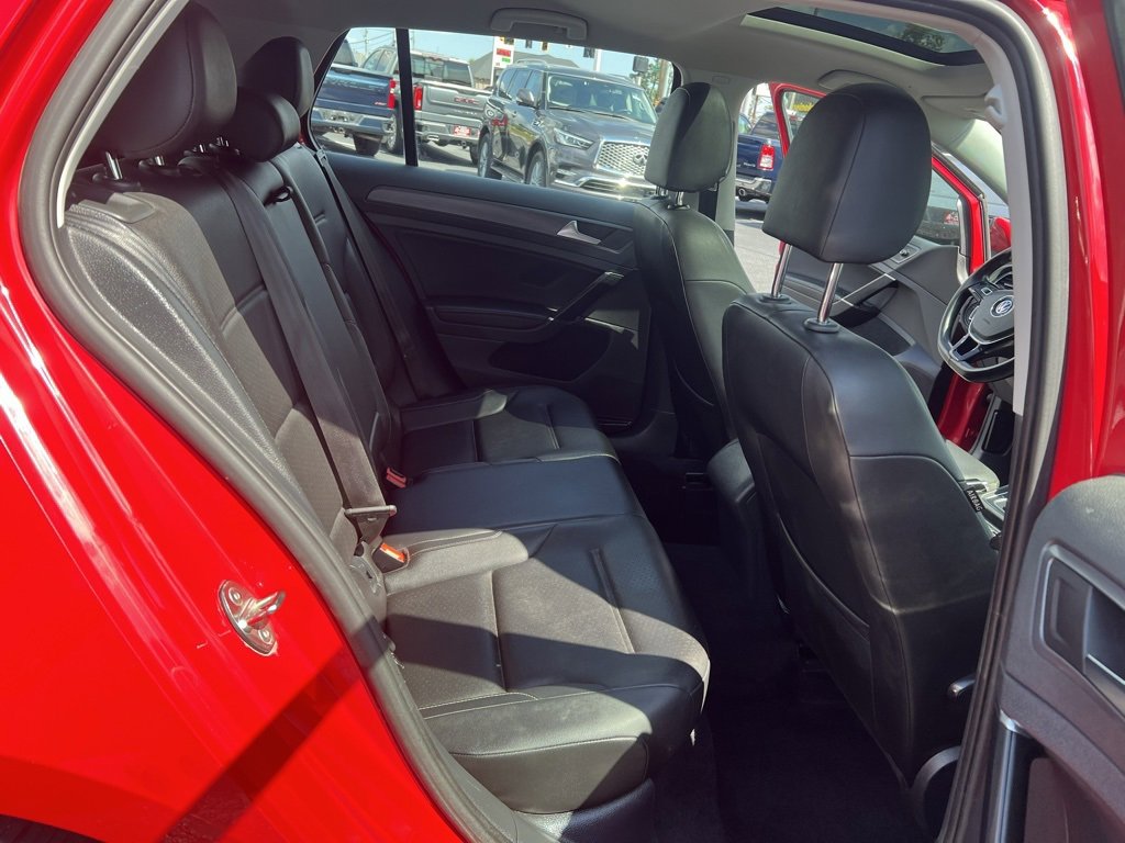 Used 2018 Volkswagen Golf SE image 18