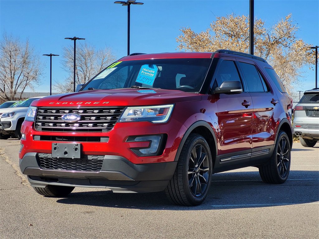 Used 2017 Ford Explorer XLT w/ Equipment Group 202A image 4