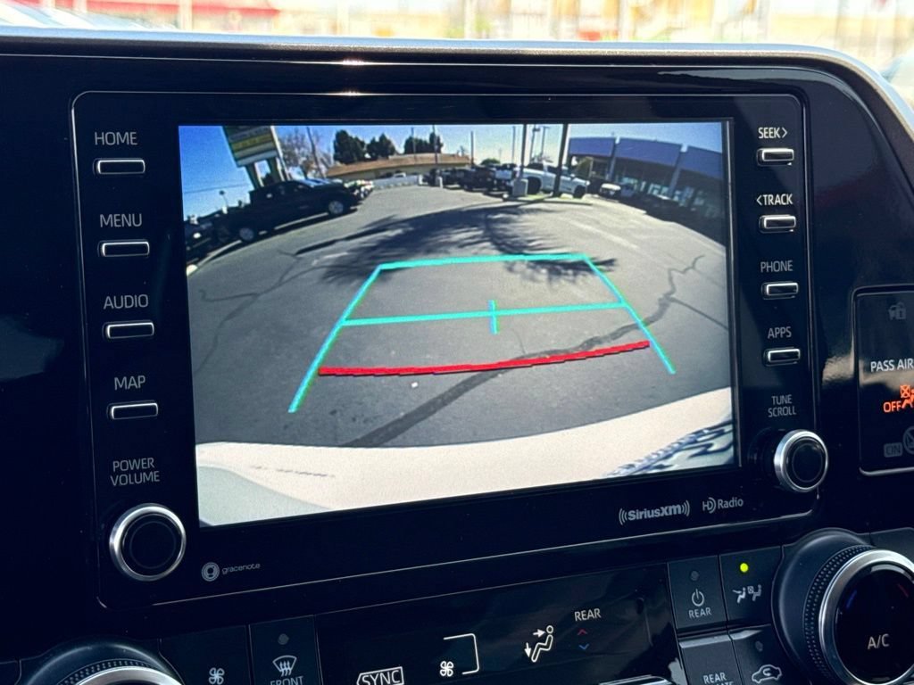 Used 2022 Toyota Highlander LE FWD image 31