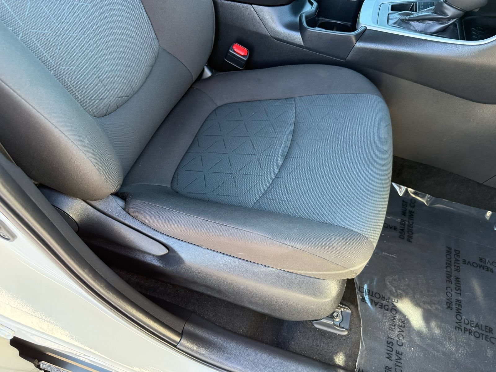 Used 2025 Toyota RAV4 XLE AWD/4WD image 31