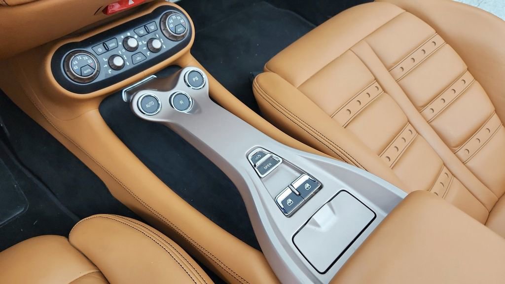 Used 2014 Ferrari California image 29