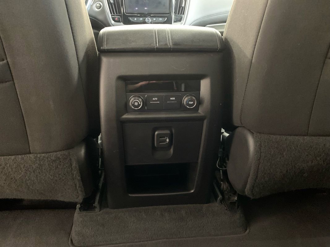 Used 2022 Chevrolet Traverse LT image 23