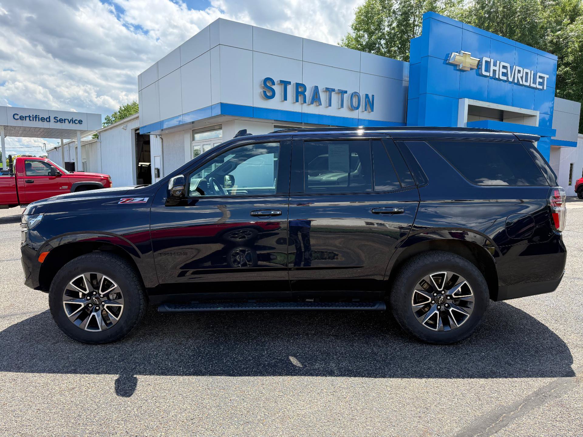 Certified 2022 Chevrolet Tahoe Z71 w/ Luxury Package AWD/4WD image 6
