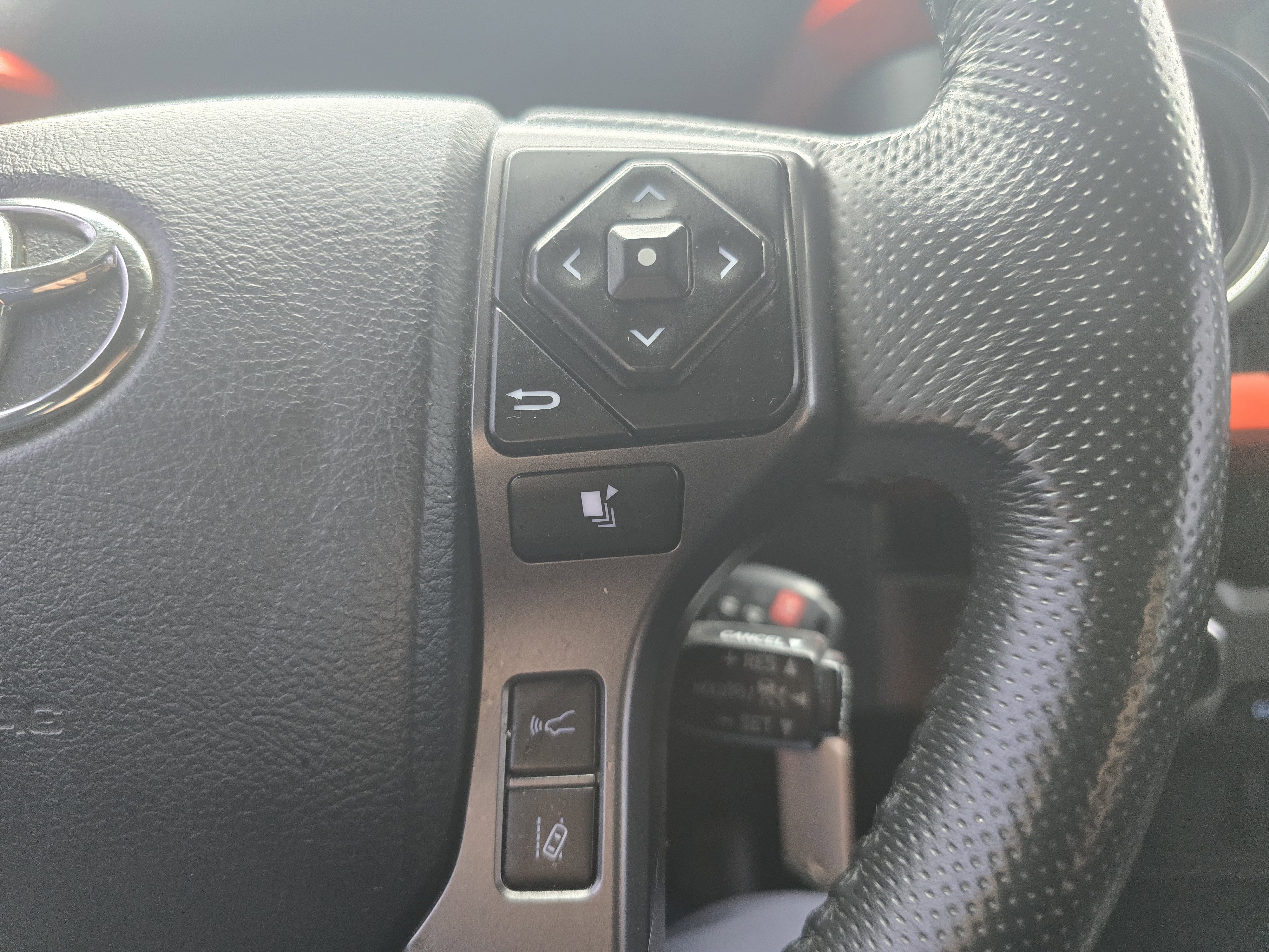 Used 2018 Toyota Tacoma TRD Off-Road image 22