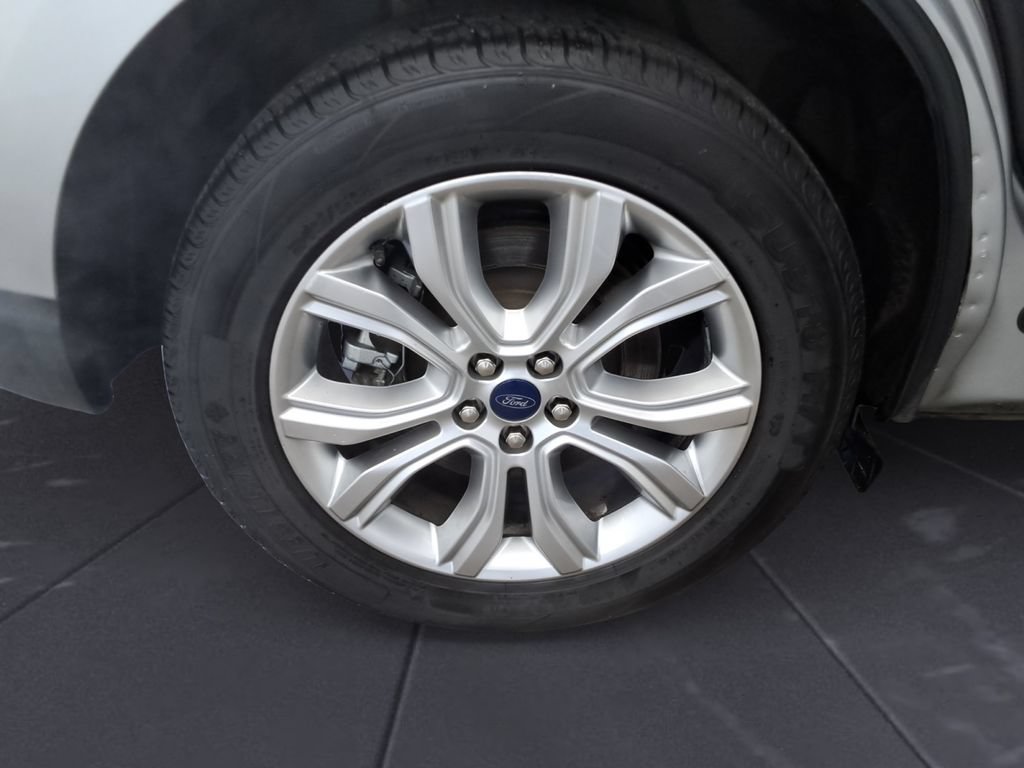 Used 2022 Ford Edge Titanium w/ Equipment Group 301A AWD/4WD image 36