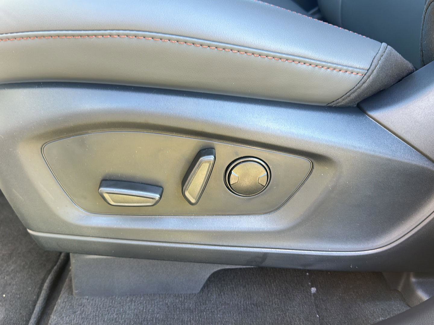 New 2026 Ford Explorer Active w/ Active Comfort Package image 24