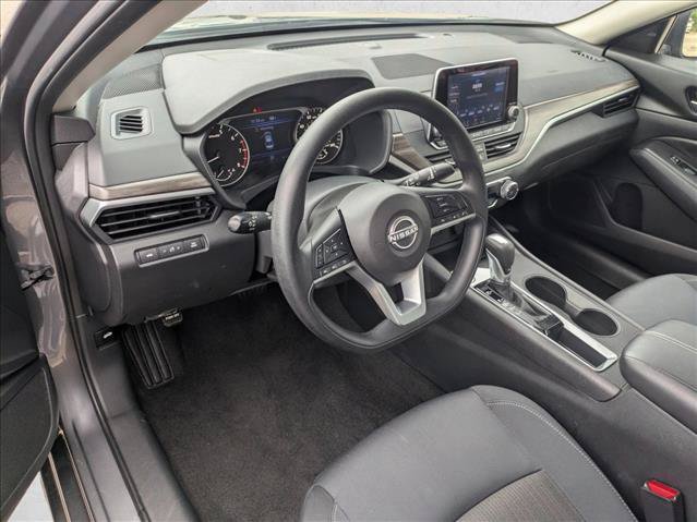 Used 2025 Nissan Altima 2.5 SV FWD image 9
