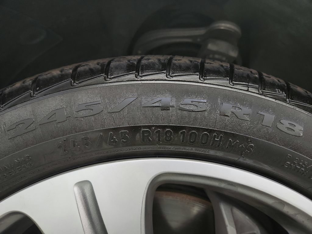 Used 2017 Mercedes-Benz E 300 4MATIC image 39