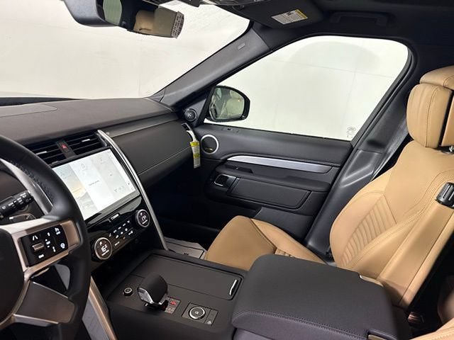 Certified 2025 Land Rover Discovery Dynamic SE AWD/4WD image 41